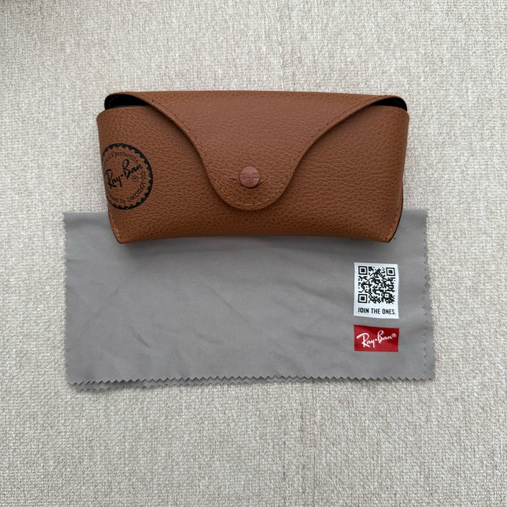 Ray-Ban Blue Tinted Wayfarer Authentic sunglasses with original case and wipe - Picture 5 of 10